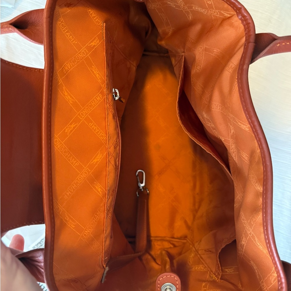 Elegant Brown Leather Longchamp Tote Bag - Picture 4 of 10